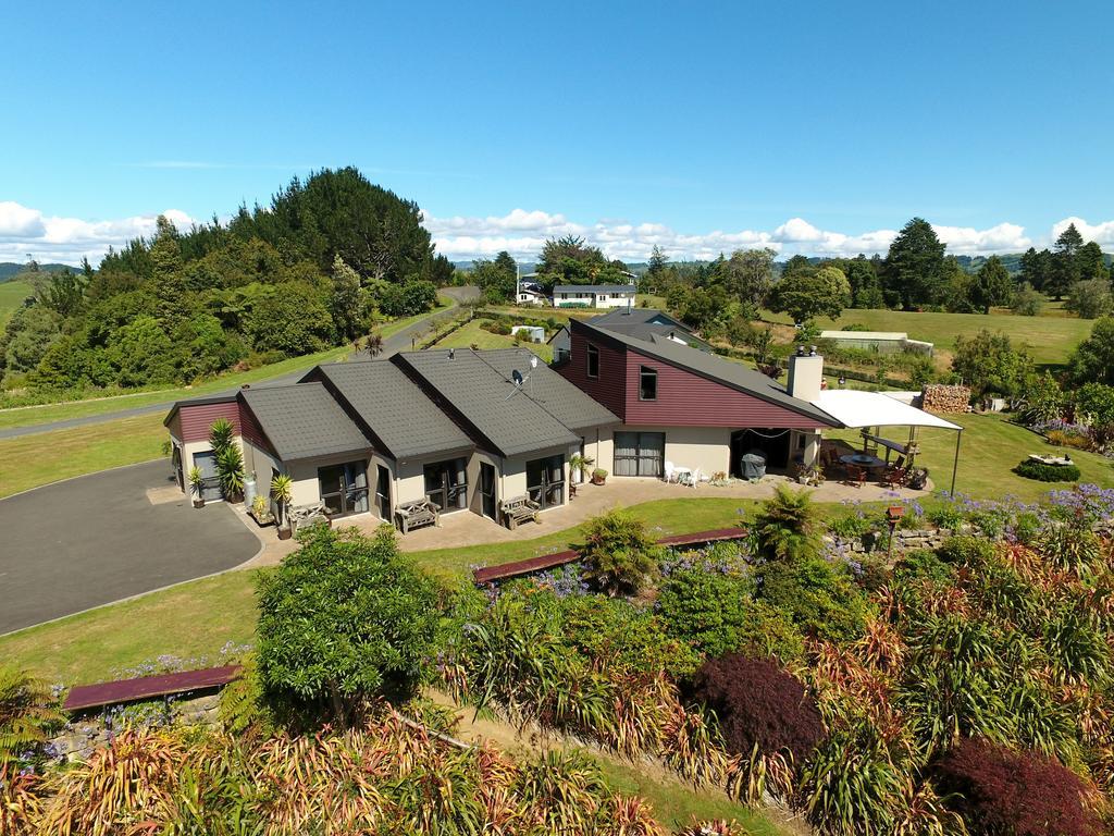Waitomo Golfstays B&B โอโตโรฮังกา ภายนอก รูปภาพ