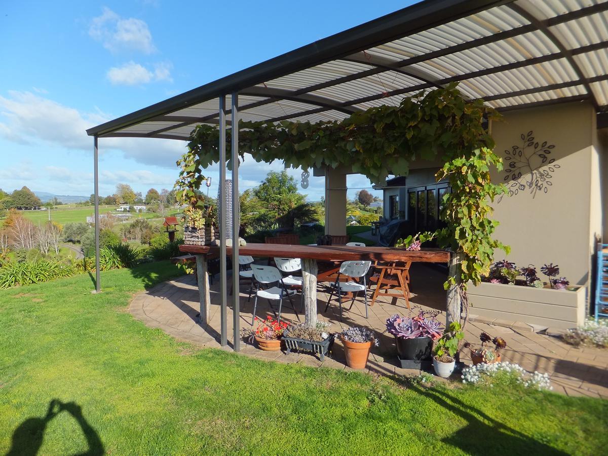 Waitomo Golfstays B&B โอโตโรฮังกา ภายนอก รูปภาพ