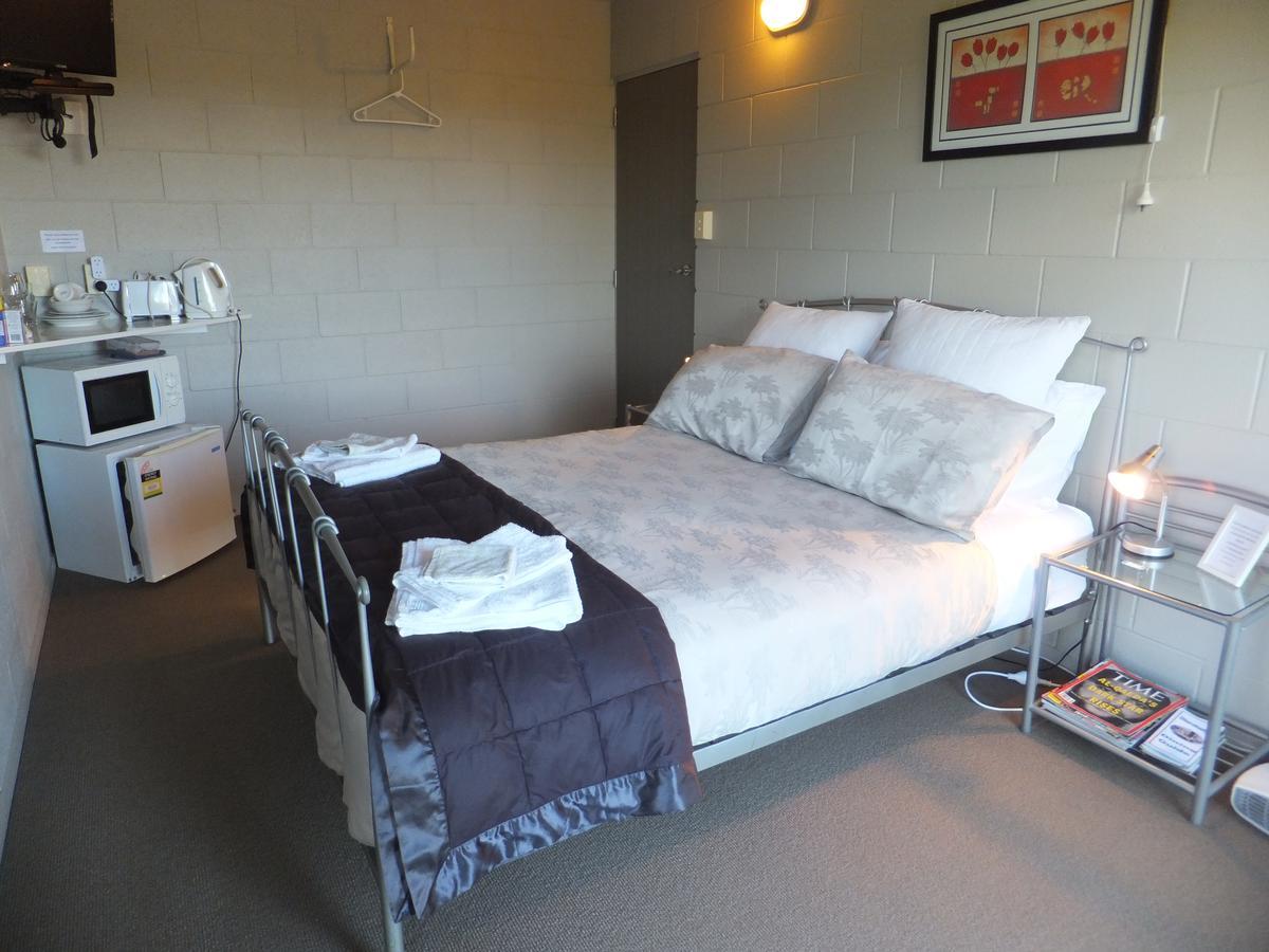 Waitomo Golfstays B&B โอโตโรฮังกา ภายนอก รูปภาพ