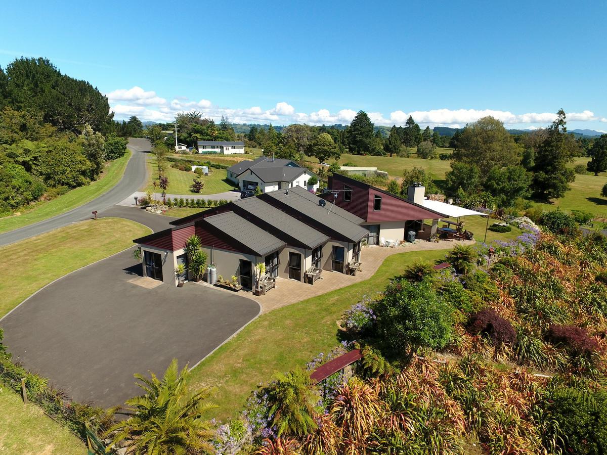 Waitomo Golfstays B&B โอโตโรฮังกา ภายนอก รูปภาพ