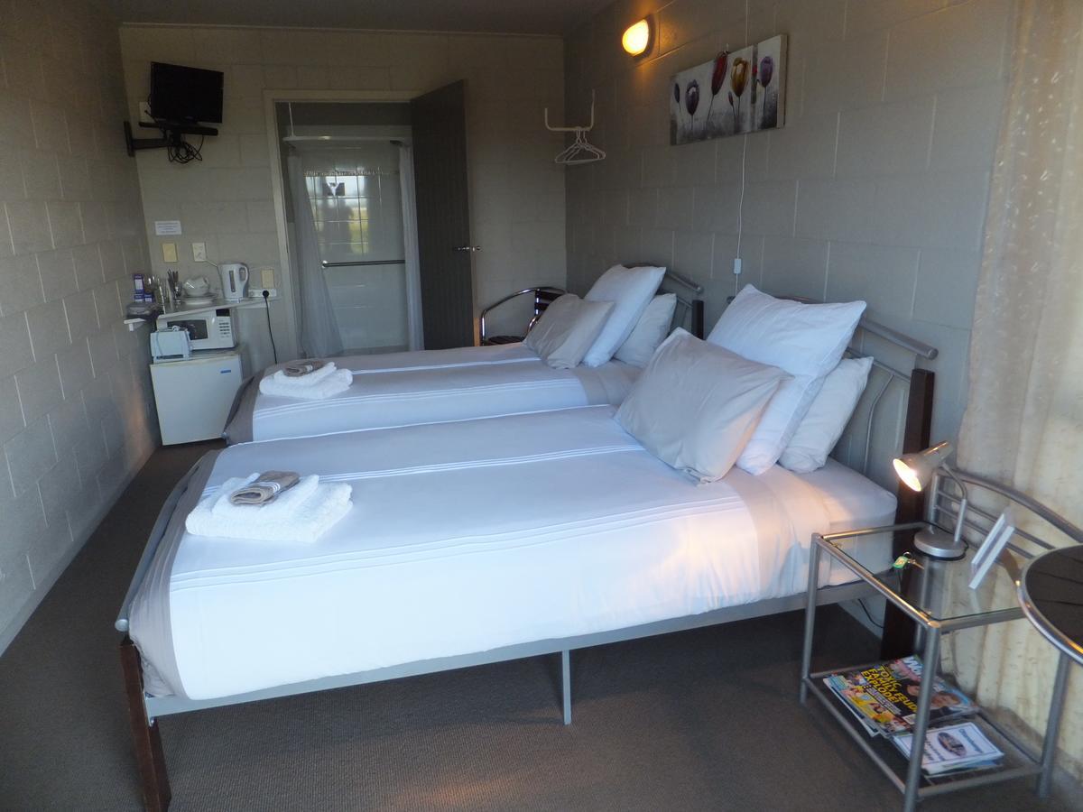 Waitomo Golfstays B&B โอโตโรฮังกา ภายนอก รูปภาพ